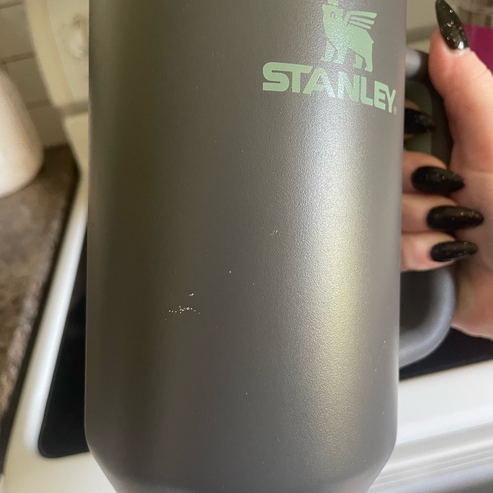 Stanley Gray Travel Mug - Picture 4 of 5